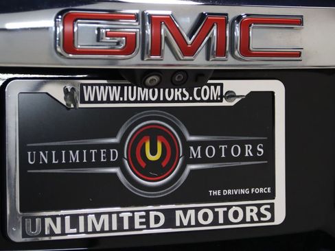 Used 2022 GMC Acadia Denali w/ Black Diamond Edition AWD/4WD image 4