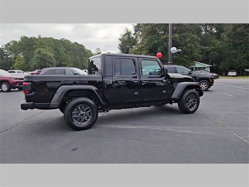 New 2025 Jeep Gladiator Sport image 36