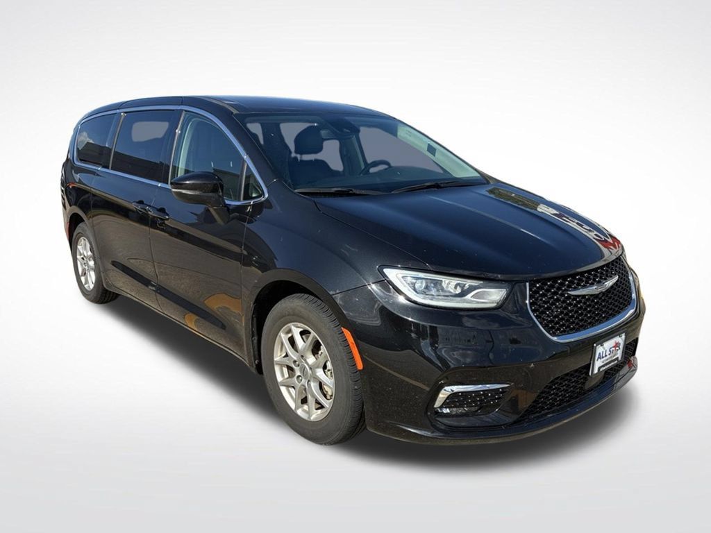 Used 2023 Chrysler Pacifica Touring-L FWD image 3