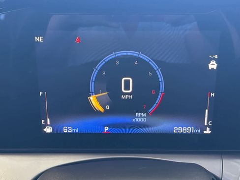 Used 2024 Chevrolet Trax LT w/ Sunroof Package FWD image 40