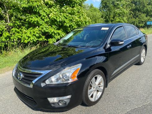 Used 2015 Nissan Altima 2.5 SV w/ Convenience Package image 2
