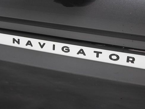 New 2027 Lincoln Navigator L Premier RWD image 11