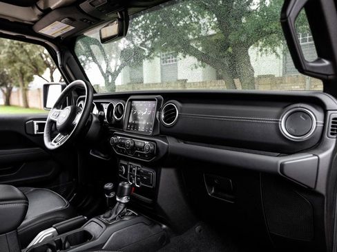 Used 2021 Jeep Wrangler Unlimited Sahara image 23