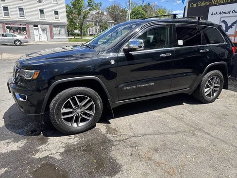 Used 2017 Jeep Grand Cherokee Limited w/ Luxury Group II AWD/4WD image 4