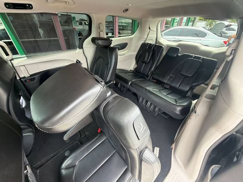 Used 2021 Chrysler Voyager Lxi FWD image 22