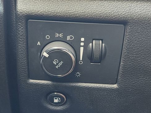 Used 2018 Jeep Grand Cherokee Altitude image 22