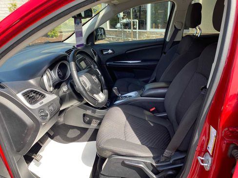 Used 2018 Dodge Journey SE w/ Connectivity Group FWD image 10