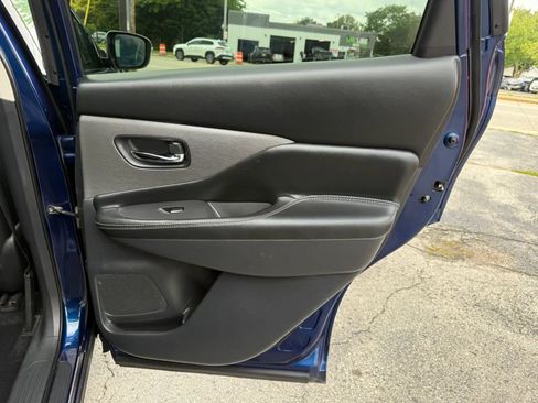 Used 2019 Nissan Murano SV AWD/4WD image 17