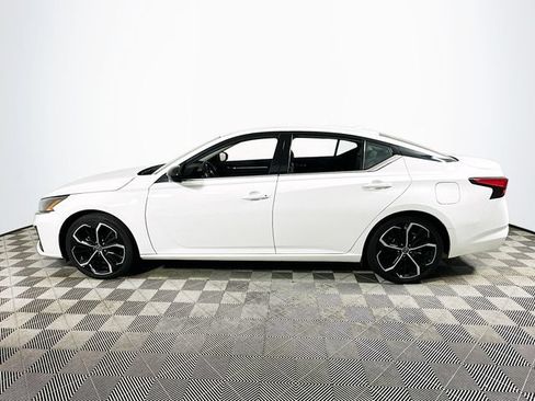 Used 2024 Nissan Altima 2.5 SR FWD image 6
