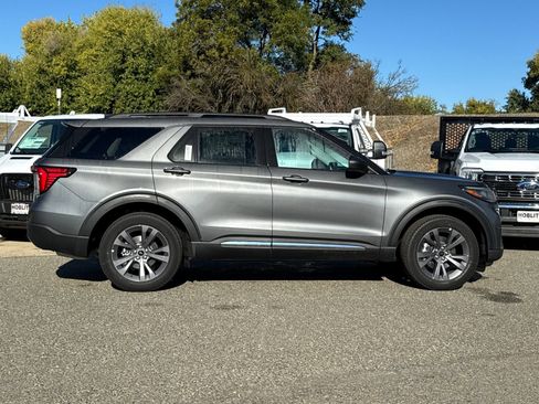 New 2025 Ford Explorer Active w/ Active Comfort Package image 2