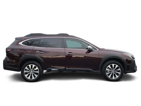 Used 2025 Subaru Outback Touring XT image 2