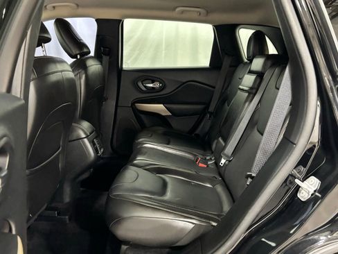 Used 2018 Jeep Cherokee Limited image 13