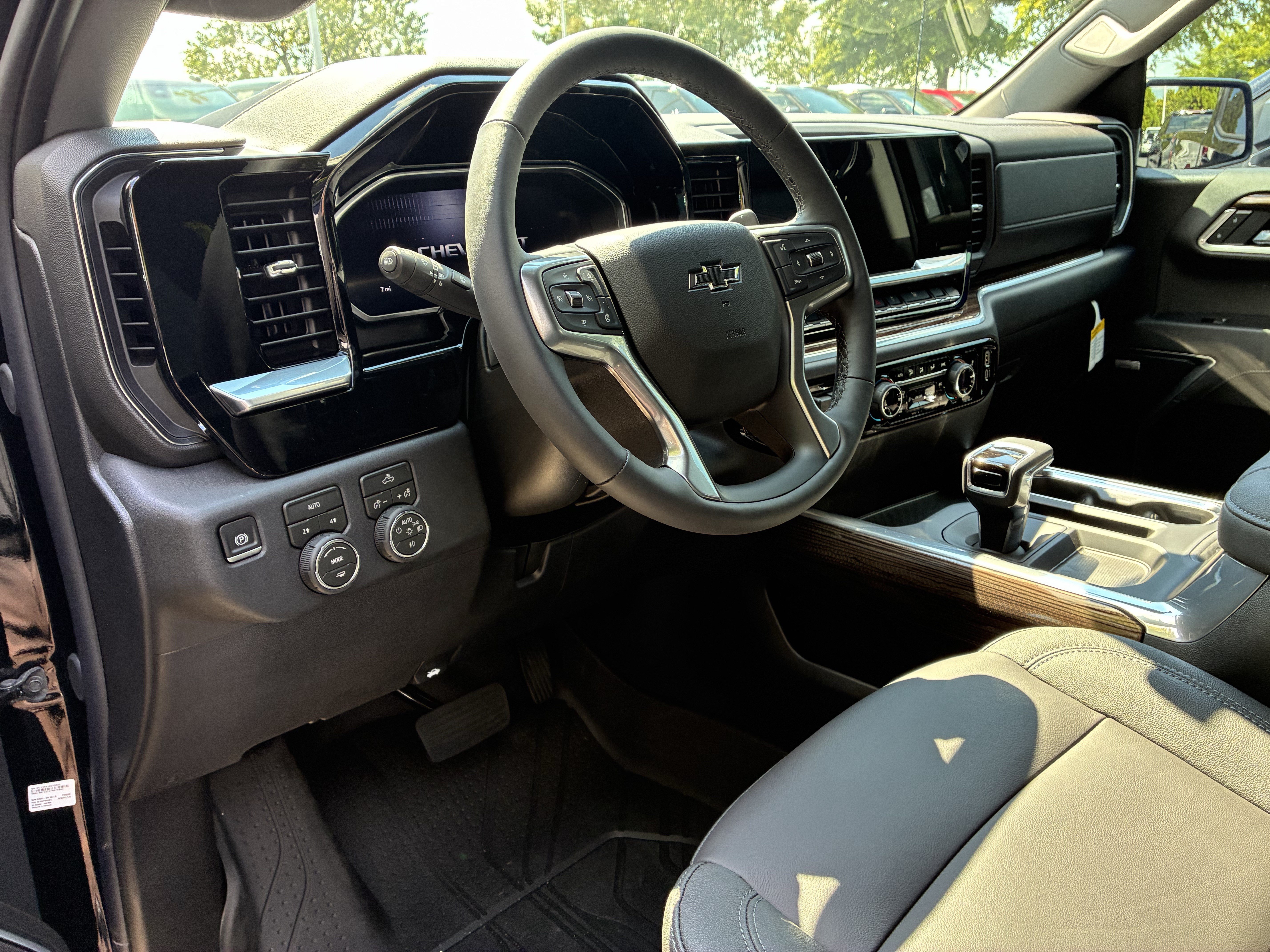 New 2026 Chevrolet Silverado 1500 RST w/ Dark Appearance Package AWD/4WD image 23