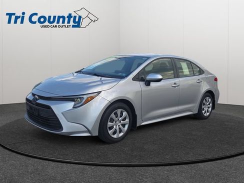Certified 2025 Toyota Corolla LE FWD image 3