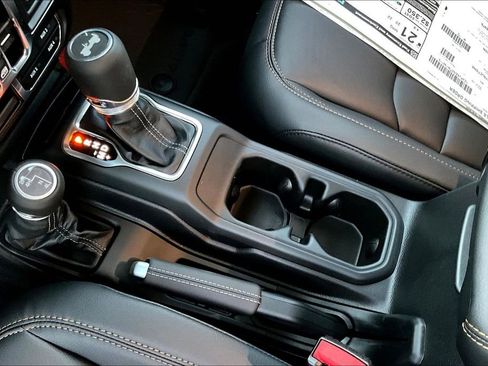New 2026 Jeep Wrangler Unlimited Sahara AWD/4WD image 8