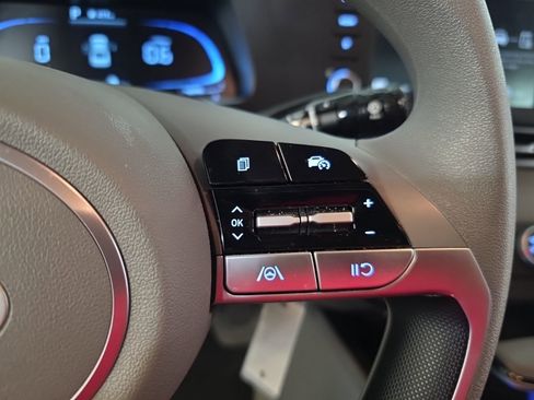 Used 2025 Hyundai Elantra SE image 14