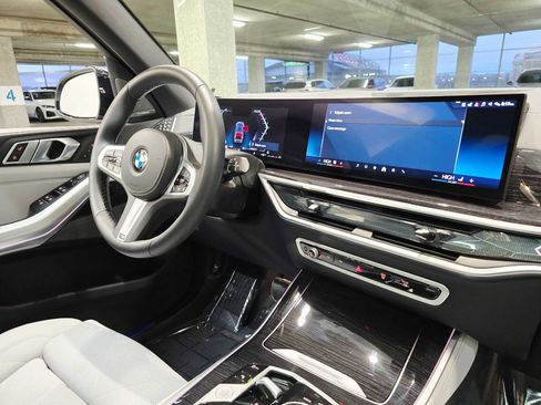 Used 2025 BMW X5 xDrive40i w/ M Sport Package image 28