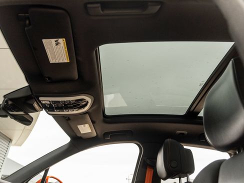 Certified 2022 Porsche Macan AWD/4WD image 25