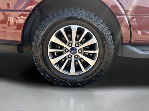Used 2017 Ford Expedition XLT RWD image 26