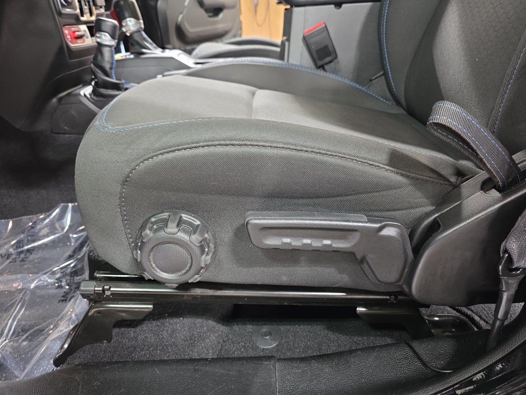 Used 2023 Jeep Wrangler Unlimited Rubicon 4xe AWD/4WD image 27