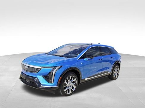 New 2026 Cadillac Optiq Luxury 1 image 2
