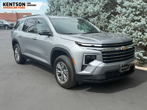 Used 2024 Chevrolet Traverse LT image 13