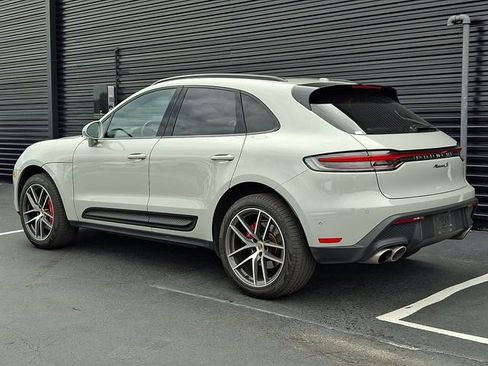 Certified 2022 Porsche Macan S AWD/4WD image 3