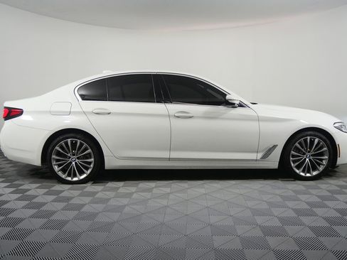 Certified 2023 BMW 530i w/ Convenience Package image 2