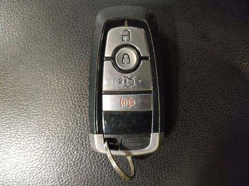 Used 2020 Ford Fusion SE FWD image 32