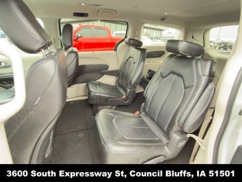 Used 2023 Chrysler Pacifica Touring-L FWD image 26