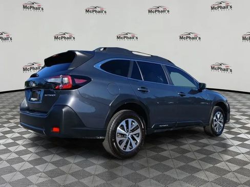Used 2023 Subaru Outback Premium image 5