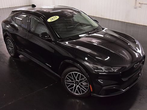 Used 2025 Ford Mustang Mach-E Premium AWD/4WD image 10