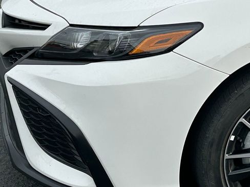 Used 2022 Toyota Camry SE image 12