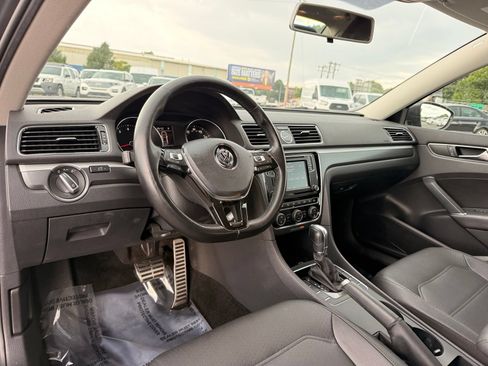 Used 2017 Volkswagen Passat 1.8T R-Line w/ R-Line Lighting Package FWD image 18