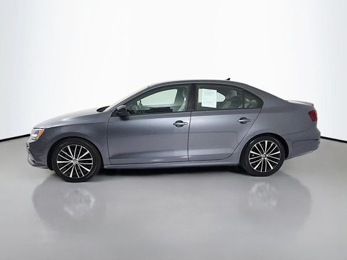 Used 2016 Volkswagen Jetta Sport FWD image 4