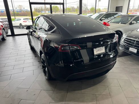 Used 2023 Tesla Model Y Long Range image 3
