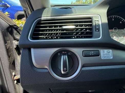 Used 2014 Volkswagen Passat TDI SE FWD image 14