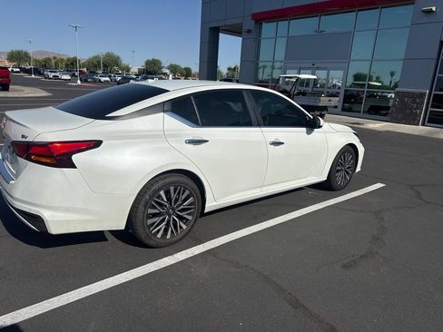 Used 2023 Nissan Altima 2.5 SV FWD image 4
