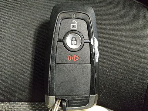 Used 2020 Ford Edge SE FWD image 32