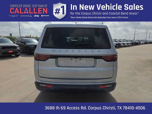 Used 2022 Jeep Wagoneer Series III w/ Flexible Seating Group AWD/4WD image 13