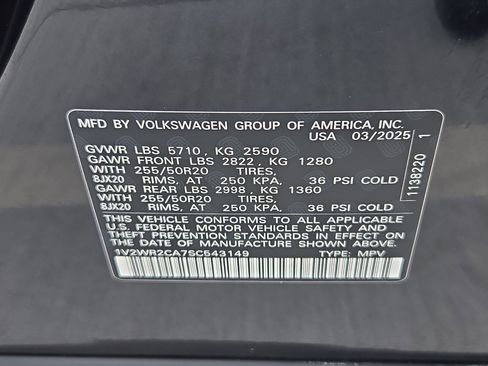 Used 2025 Volkswagen Atlas SE image 34