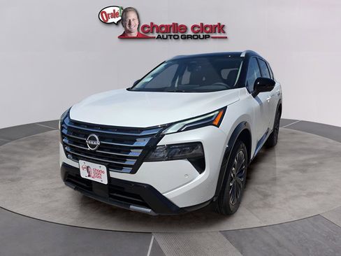 New 2026 Nissan Rogue Platinum AWD/4WD image 1