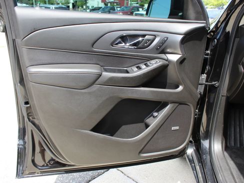 Used 2021 Chevrolet Traverse Premier w/ Redline Edition FWD image 10