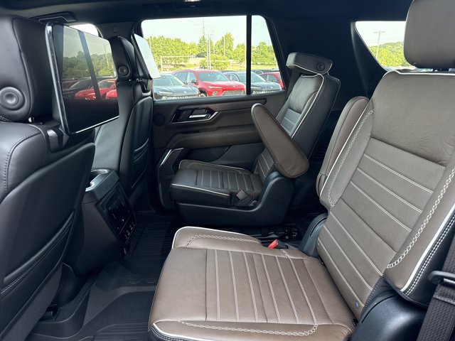 New 2026 GMC Yukon Denali Ultimate w/ LPO, Hit The Road Package AWD/4WD image 6