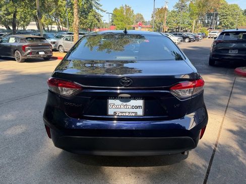 Used 2025 Toyota Corolla LE w/ LE Premium Package FWD image 5