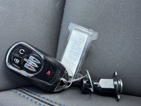 Used 2025 Buick Envista Sport Touring image 21