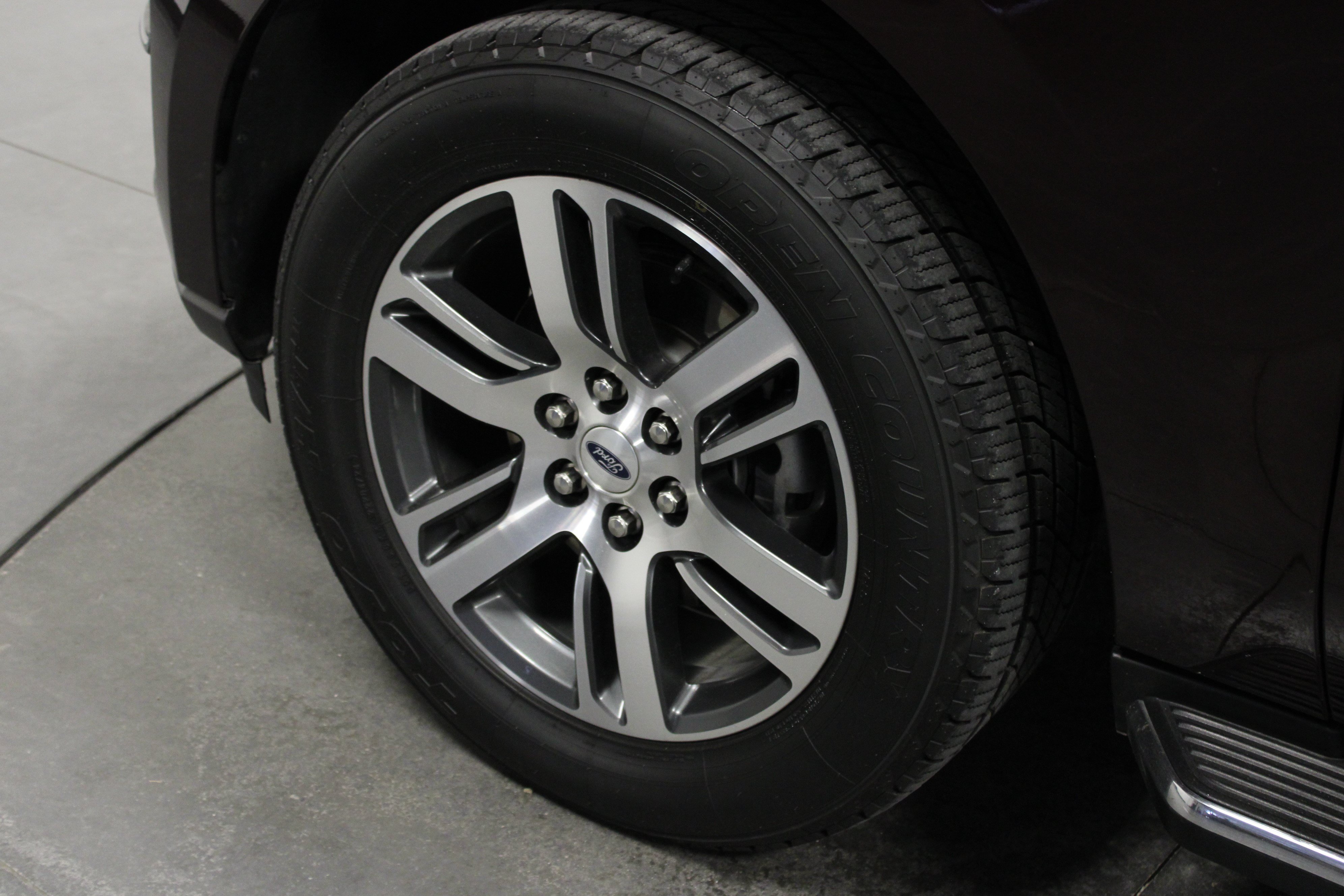 Used 2023 Ford Expedition XLT AWD/4WD image 10