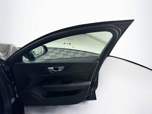 Used 2024 Volvo S60 B5 Plus image 32