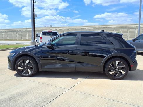 Used 2025 Hyundai Ioniq 5 SE RWD image 3