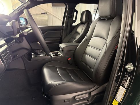Used 2025 Toyota 4Runner SR5 AWD/4WD image 5